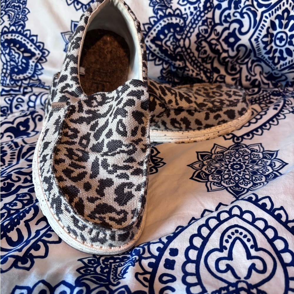 Leopard Print Slip-On Shoes